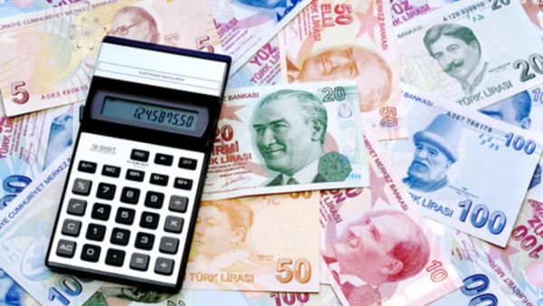 تعرضت الليرة التركية لضغوط شديدة منذ أن أعلن مجلس الاحتياطي الاتحادي (البنك المركزي الأميركي) البدء بخفض برنامج شراء سندات بقيمة 85 مليار دولار شهريا، واشتد الضغط جراء قضية الفساد