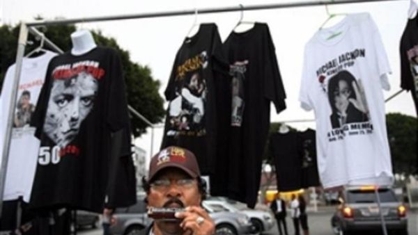 Stands selling women’s shirts in the street