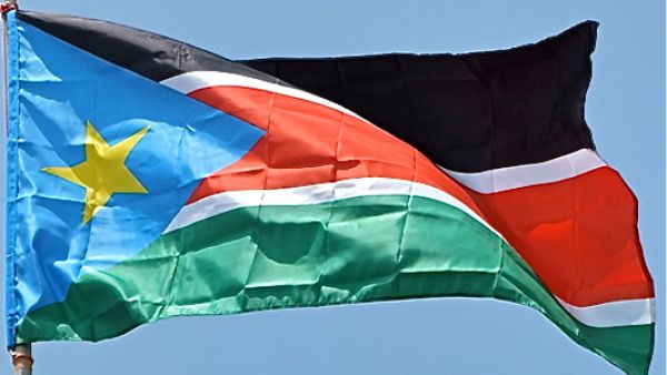 تشهد قيمة جنيه جنوب السودان تراجعاً مطرداً في السوق غير الرسمية حتى مع تثبيت البنك المركزي سعره عند 2.95 جنيه للدولار الأمريكي