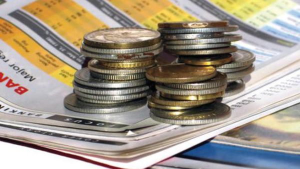 أشار تقرير لوكالة ستاندرد آند بورز إلى أن البنوك الإماراتية استحوذت على 60% من الصكوك والسندات المصدرة من قبل البنوك الخليجية خلال الفترة من 2007 وحتى نهاية 2012