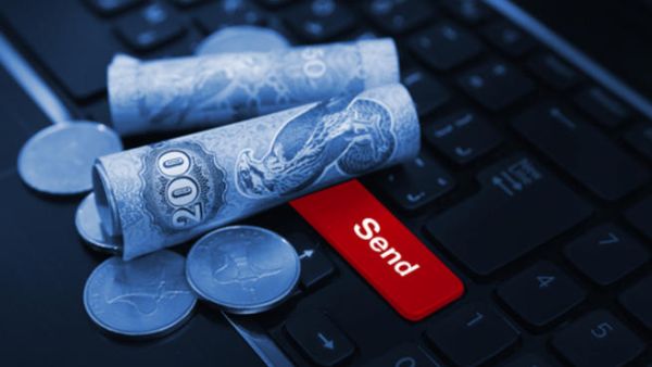 اعتبر صندوق النقد الدولي أن هبوط النفط فرصة أمام دول “مجلس التعاون الخليجي” لتنويع الاقتصاد، وتوسيع مشاركة القطاع الخاص، وخلق بيئة مواتية للأعمال، وتوخي الحذر في التعامل مع النفقات العامة والإيرادات العامة