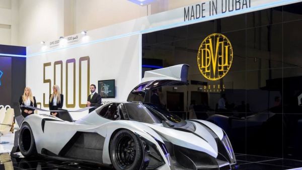 أبرز ما يميز Devel Sixteen هو محركها المرعب والذي تم انتاجه خصيصاً لها في الولايات المتحدة الأمريكية وهو محرك V16 رباعي التيربو ينتج  5,000 حصان