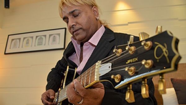 This is his first single/album in two decades. (www.goawebhosting.com)