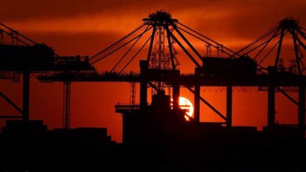 Global trade is expected to recover in 2017 as the factors that drove the slowdown have gone into reverse. (Pixabay)