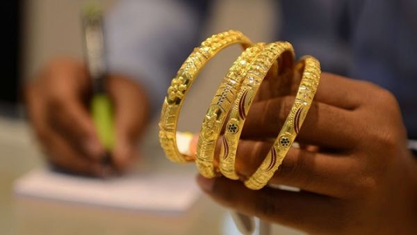 Gold suffered a weekly loss for the first time in five weeks. (Noah Seelam/ AFP)