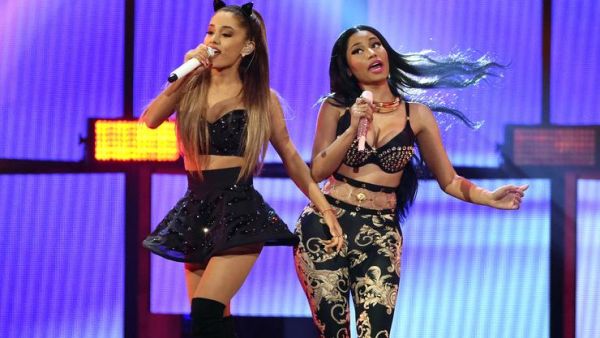 نيكي ميناج وأريانا غراندي