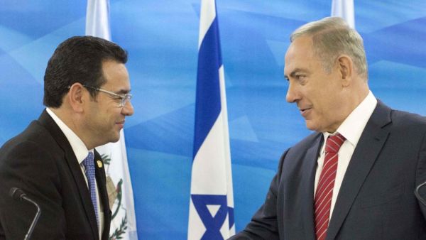 Guatemalan President Jimmy Morales and Israeli PM Benjamin Netanyahu. (AFP)
