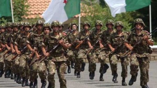 رئيس أركان الجيش الجزائري يدعو العسكريين إلى الاستعداد لكافة الاحتمالات
