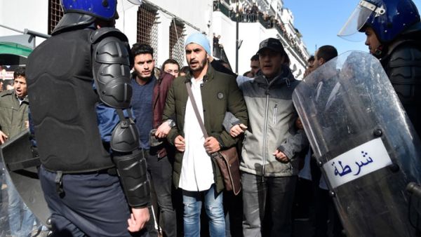 معارضة الجزائر تدعم الحراك الشعبي وتدعو الجيش لحمايته