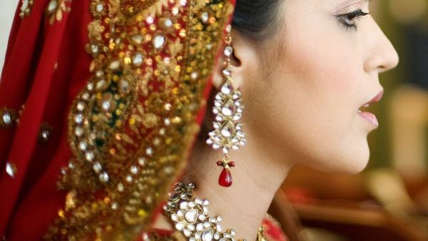 مراهقة هندية تتهم 8 مدرسين باغتصابها 
