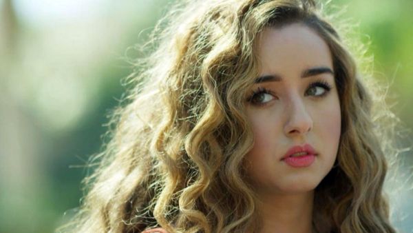 الفنانة هنا الزاهد