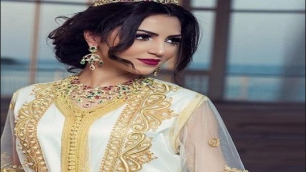 مذيعة ’ام بي سي’ تظهر بـ ملابس الرجال..صورة