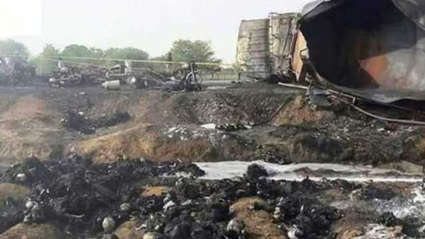 123 قتيلا في احتراق صهريج نفط في باكستان