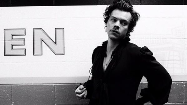 Harry Styles helped a fan come out (Source: hairstyles / Instagram )