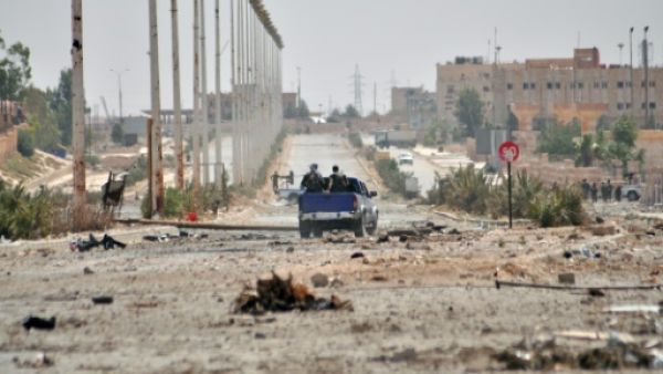 ارشيف/ سيارة تقل مقاتلين اكرادا قرب الحسكة