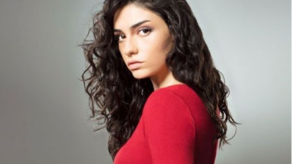 الفنانة التركية هازار ايرجوتشلو