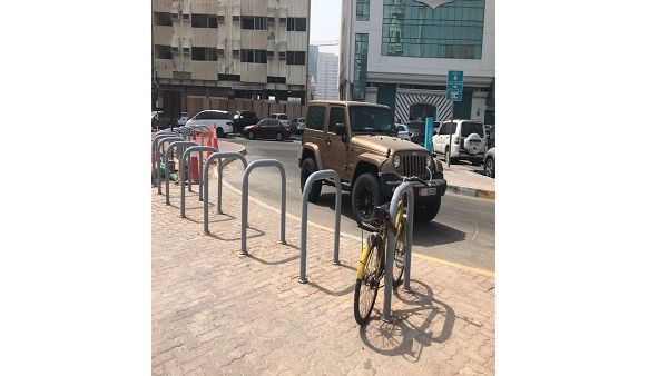 أكدت البلدية أن هذا المشروع يندرج ضمن جهود دائرة التخطيط العمراني والبلديات الهادفة إلى حماية المظهر العام من كافة أنواع المشوهات.