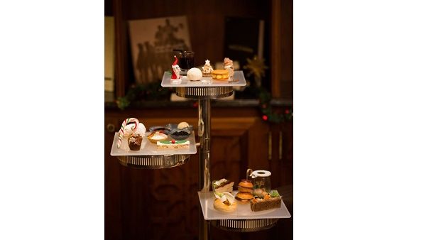 بإمكان الضيوف والنزلاء خلال شهر ديسمبر الاستمتاع بتشكيلة من أشهى أنواع الحلويات و المعجنات و الوجبات الخفيفة بإمكان الضيوف والنزلاء خلال شهر ديسمبر الاستمتاع بتشكيلة من أشهى أنواع الحلويات و المعجنات و الوجبات الخفيفة