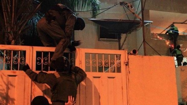 قوة اسرائيلية تعدم فلسطينيا بمستشفى في الخليل