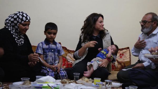 Hend Sabry has Ramadan Iftar with a Syrian refugee family in Amman. (Albawaba Arabic)