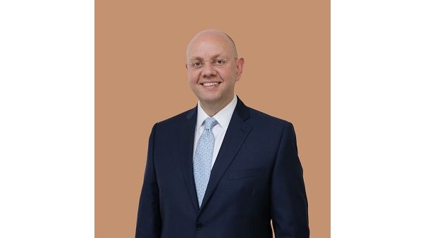 Dr. Ammar Safar, Consultant Vitreoretinal Surgeon and Medical Director of Moorfields Eye Hospitals in the UAE