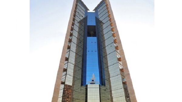 أكد المصرف أن فوزه بهذه الجائزة يمثل اعترافاً بما حققه من إنجازات على المستويين المحلي والعالمي خلال 2017. أكد المصرف أن فوزه بهذه الجائزة يمثل اعترافاً بما حققه من إنجازات على المستويين المحلي والعالمي خلال 2017.