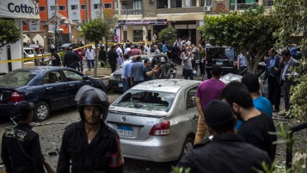 Egyptian security forces stand guard at the site of a bomb that targeted the convoy of the Egyptian state prosecutor, Hisham Barakat, in the capital Cairo on June 29, 2015. (AFP/File)