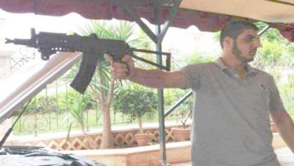 مظاهرات في معقل الرئيس السوري تطالب باعدام ابن عمه 