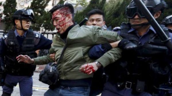  نزل عشرات الاف الاشخاص الى الشوارع في الخريف الماضي واحتلوا احياء كاملة