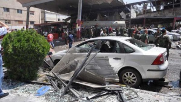 خمسة قتلى  في قذيفة على محطة وقود في حمص