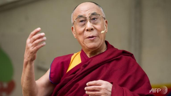 The Dalai Lama spoke to a German newspaper about the refugee crisis in Europe. (photo: AFP)
