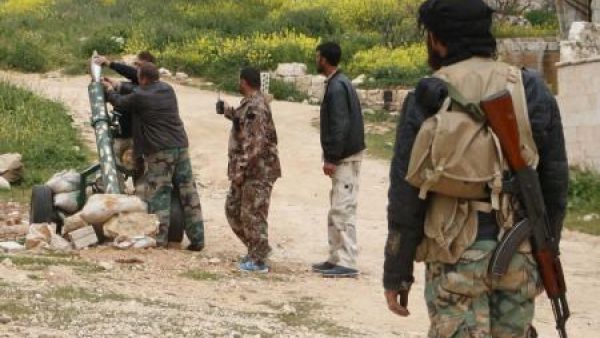 مقاتلون من الجيش السوري الحر في إدلب
