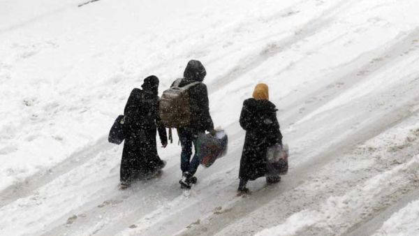 مصرع طفلين جراء انهيار خيم للنازحين في إدلب السورية
