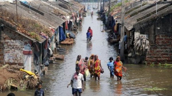 فرار المئات من كشمير وسط التصعيد العسكري بين الهند وباكستان
