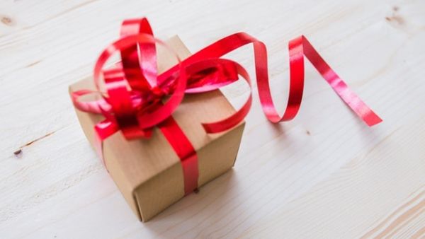 Show your love to your partner with these 5 creative gifts for Valentine's Day. (Shutterstock)