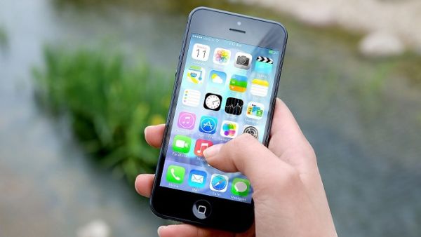 Apple’s iPhone 5s retained its spot of being the most popular smartphone in the UAE during the fourth quarter of 2014. 
