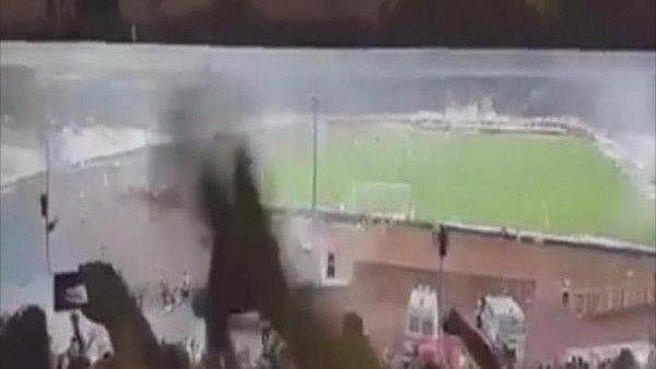 هتافات "الموت للفارسي" تهز ملعبًا في طهران - يوتيوب