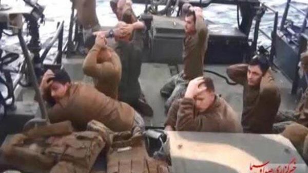 بحارة أمريكيين تم اعتقالهم في شهر يناير الماضي بالمياه الإقليمية لإيران