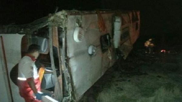 مصرع 19 جنديا إيرانيا بحادث سير.. ومراقبون يشككون