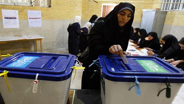 الإيرانيون يصوتون لاختيار برلمان جديد ومجلس للخبراء
