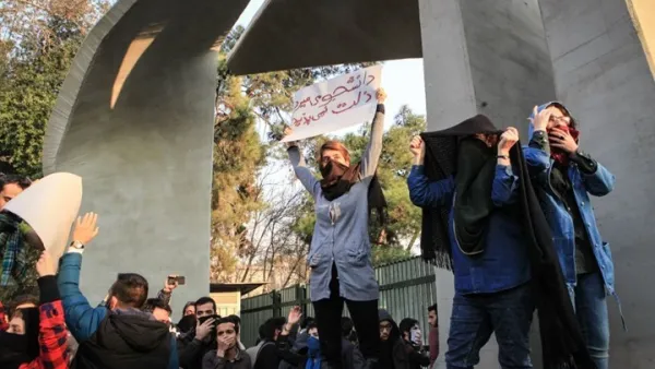 مايكل سينغ: على واشنطن أن تكف عن التودّد لـ"المعتدلين" في النظام الإيراني