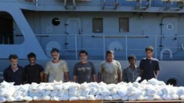 البحرية المصرية تضبط مركب إيراني محمل بالمخدرات
