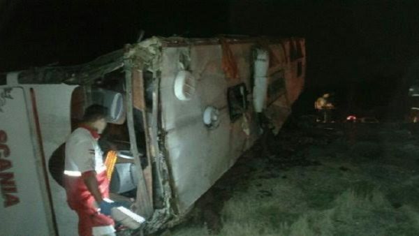 حافلة تقل 50 عسكرياً في وادي بمحافظة شيراز 