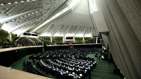 IRAN, Tehran : A general view of Iran's parliament during a session to discuss the President's proposed cabinet in Tehran on August 13, 2013. AFP PHOTO/BEHROUZ MEHRI IRAN, Tehran : A general view of Iran's parliament during a session to discuss the President's proposed cabinet in Tehran on August 13, 2013. AFP PHOTO/BEHROUZ MEHRI