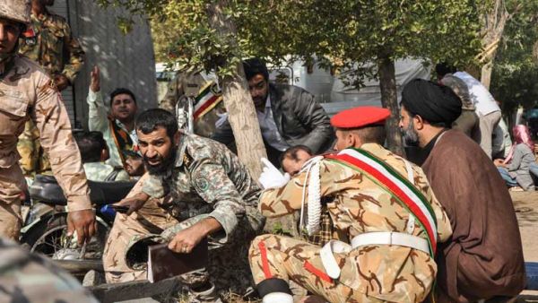 مقتل 24 شخصا واصابة 53 آخرون بجروح في اعتداء استهدف صباح السبت عرضاً عسكرياً في الأهواز