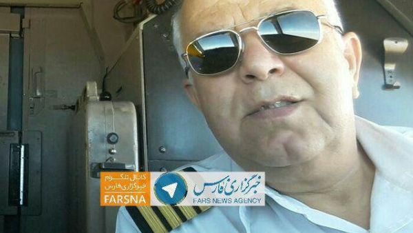 الطيار هوجات فولاد ربان الطائرة التابعة لخطوط شركة "آسمان" الجوية