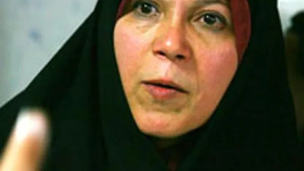 اعتقال فايزة هاشمي بعد عودتها من لندن