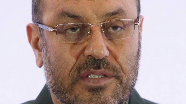 وزير الدفاع الإيراني العميد حسين دهقان