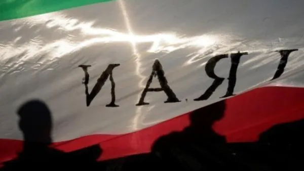 رئيس أركان الجيش الإيراني يتحدث عن الدكتاتوريات العربية في الخليج المعادية لإيران