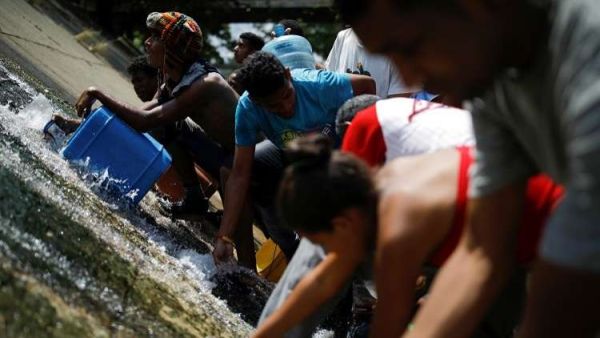 الانقطاعات المتكررة في إمدادات المياه كارثة حقيقية لكثير من سكان كاراكاس